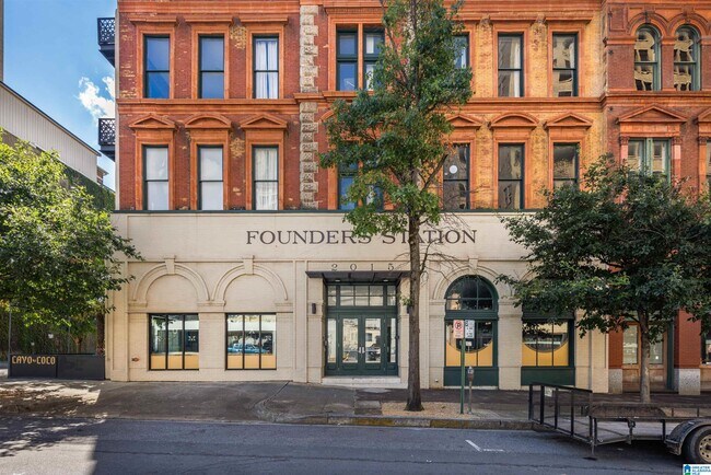 Building Photo - 2015 1st Ave N