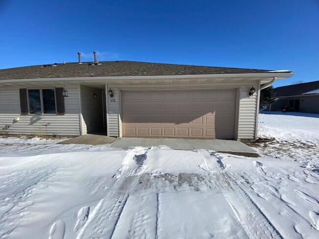 Building Photo - 1451 Summit St