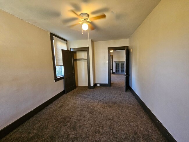Building Photo - Spacious 3 bedroom 1 bathroom Apartment for rent!
