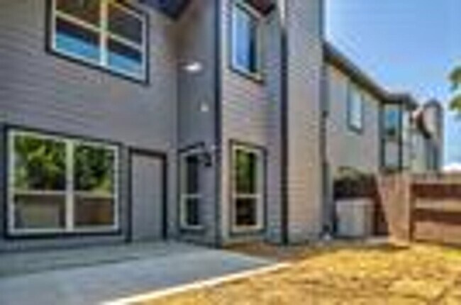 Building Photo - 3258 Wexford Dr