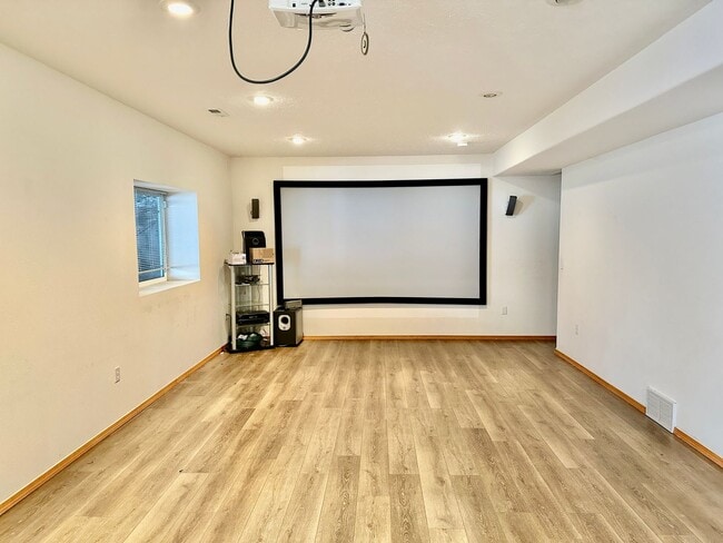 Building Photo - New on the market!