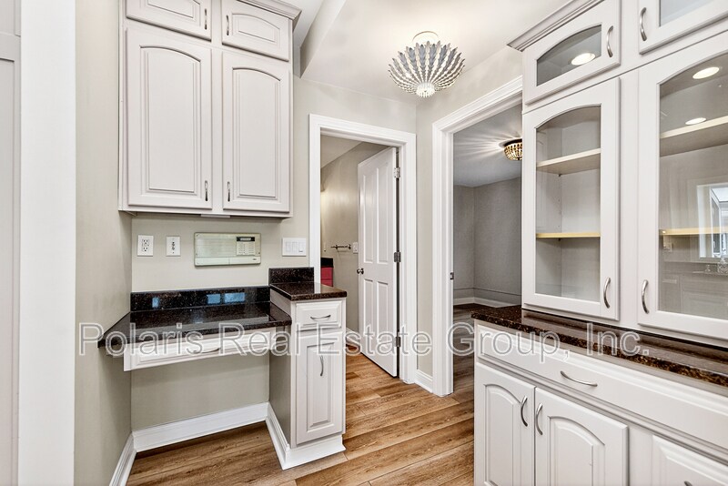 Building Photo - 2222 E 75th St