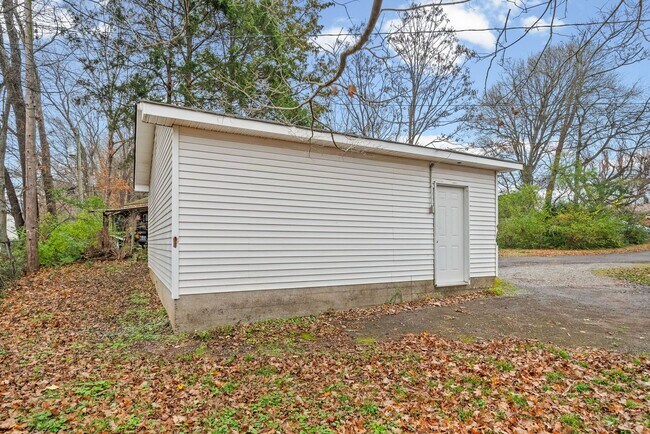 Building Photo - 3 Bedroom Pet Friendly Home For Rent!