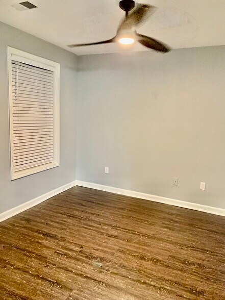 Building Photo - 857 Malabu Dr