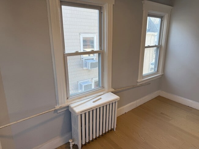 Building Photo - 253 Hope St