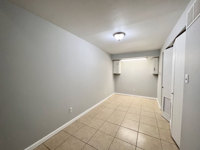 Building Photo - Renovated 3 Bedroom/2 Baths Townhouse in V...