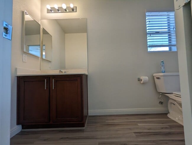 Building Photo - 10807 Mason Hill Ave