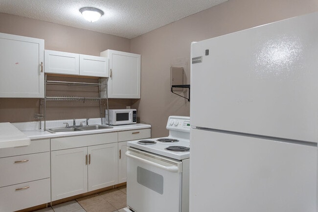 Building Photo - 5211 Isabelle Dr