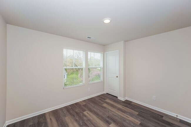 Building Photo - 3-Bedroom, 3.5 Bath Townhome for Rent in Mooresville, NC | Attached Garage & Modern Kitchen