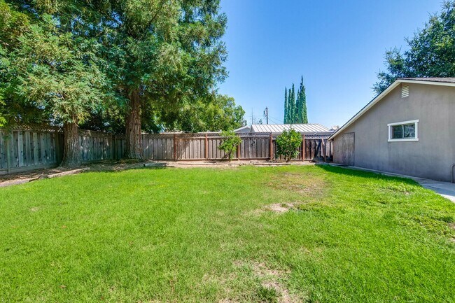 Building Photo - Single Story Gem in Saratoga! Quaint 3 BR 1.5 BA Home Ready for Occupancy with all new Air Condit...