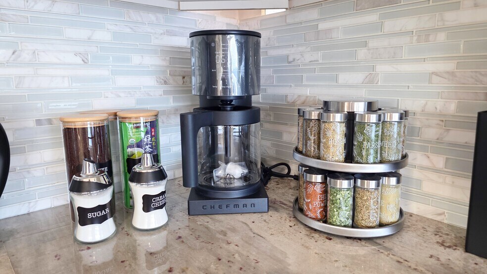 Building Photo - 1588 Alki Ave SW