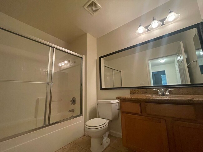 Building Photo - Beautiful Condominium in Gated Community in Canyon Crest!