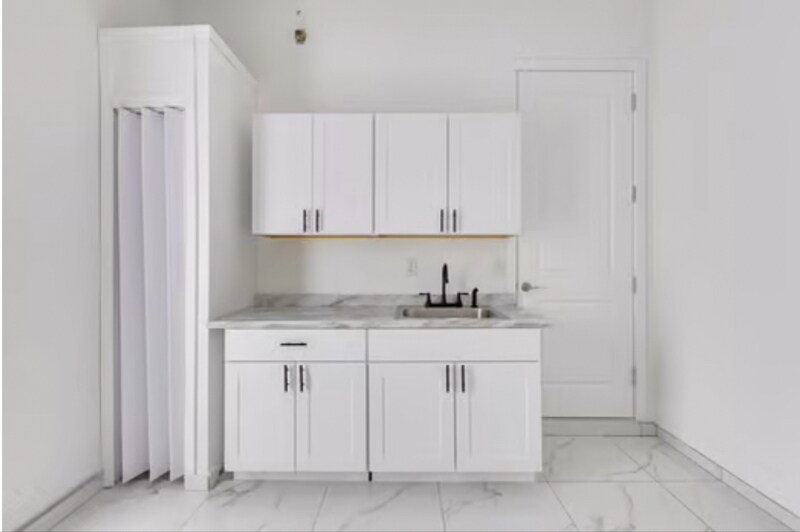 Building Photo - 134 Fox Ave