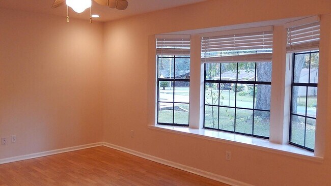 Building Photo - 4321 Snoopy Ln