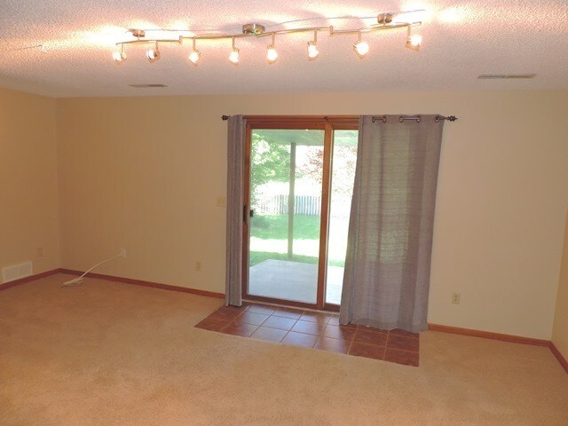 Building Photo - SUBLEASE AVAILABLE NOW