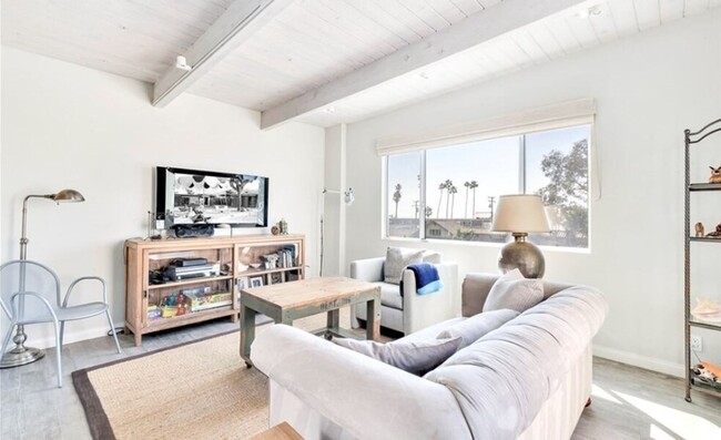 Building Photo - PET FRIENDLY Property! Sunning 1 Bedroom 1...