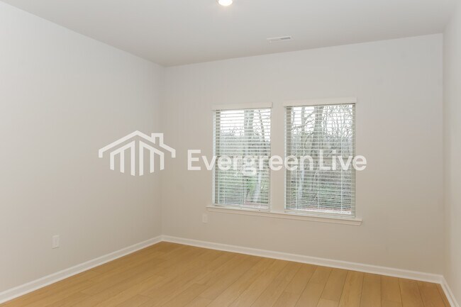 Building Photo - 300 Pond Spg Dr