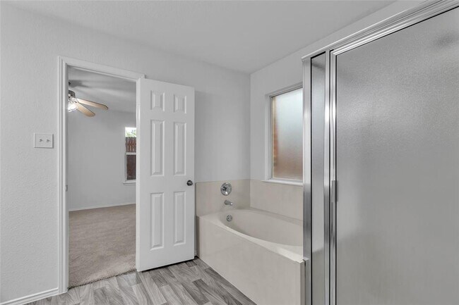 Building Photo - 1012 Traci Michelle Dr