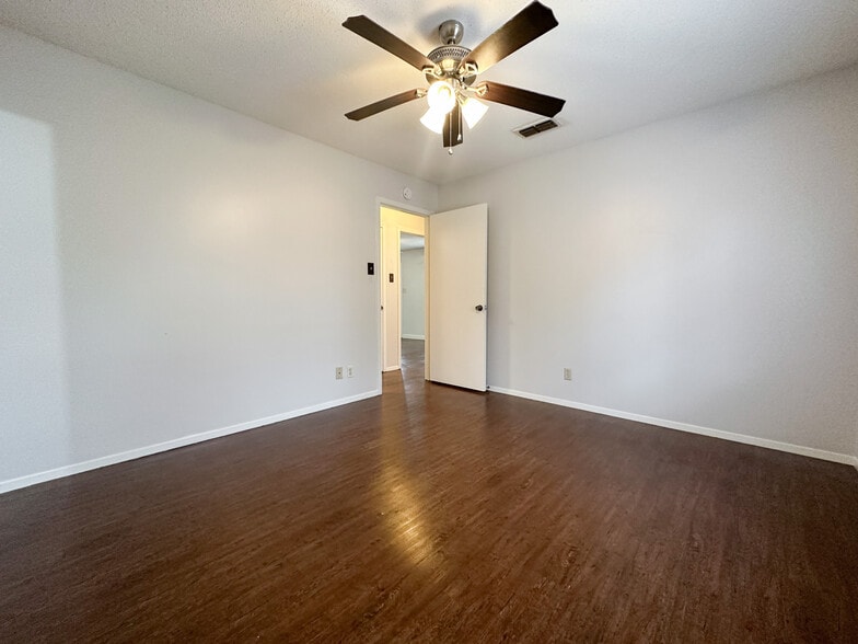 Building Photo - 406 E Wells St