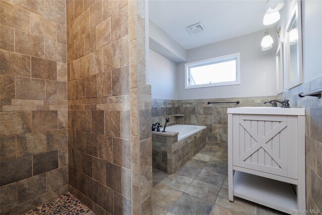 Building Photo - 277 W Broadway