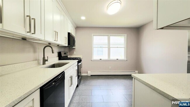 Building Photo - 223 Miller Ave