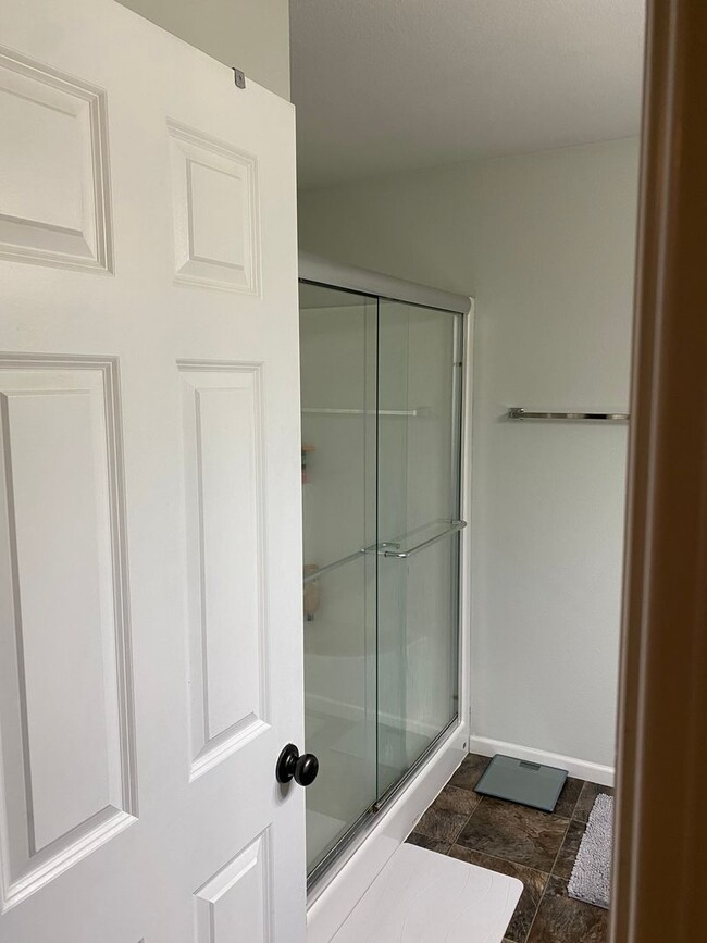 Building Photo - 3bed 2.5 bath Twinhome SORRY NO PETS!!