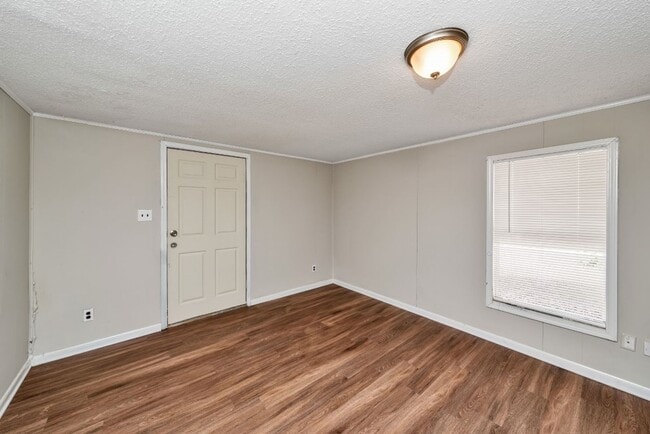 Building Photo - Renovated 3BR/2BA Tuscaloosa Gem with Luxu...