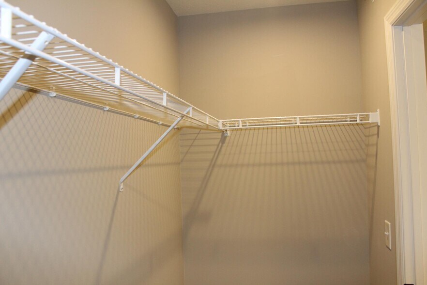 Building Photo - 6532 Joliet Ave S