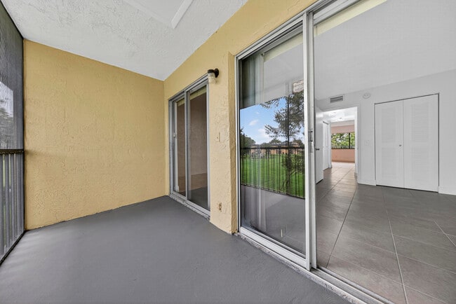 Building Photo - 913 Meadows Cir