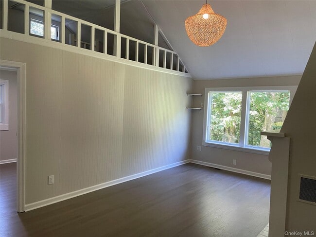 Building Photo - 114 Lake Kitchawan Dr
