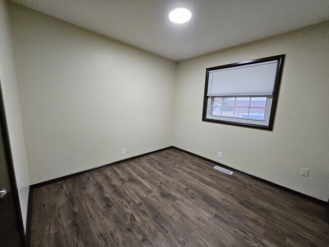 Building Photo - 3403 N Hartman Dr