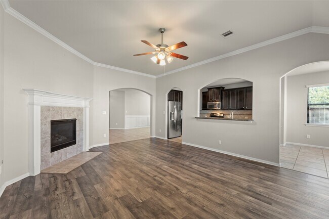 Building Photo - 5531 Drumlin Field Way
