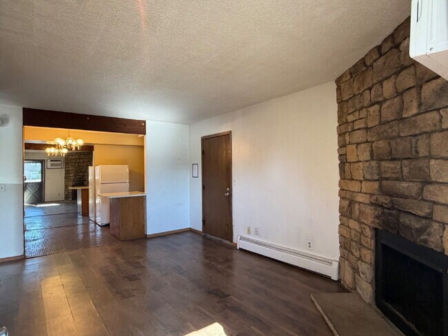 Building Photo - Ground Level 1 Bedroom/1 Bathroom Condo Located In Gated Oak Park Community! (Available Immediately)
