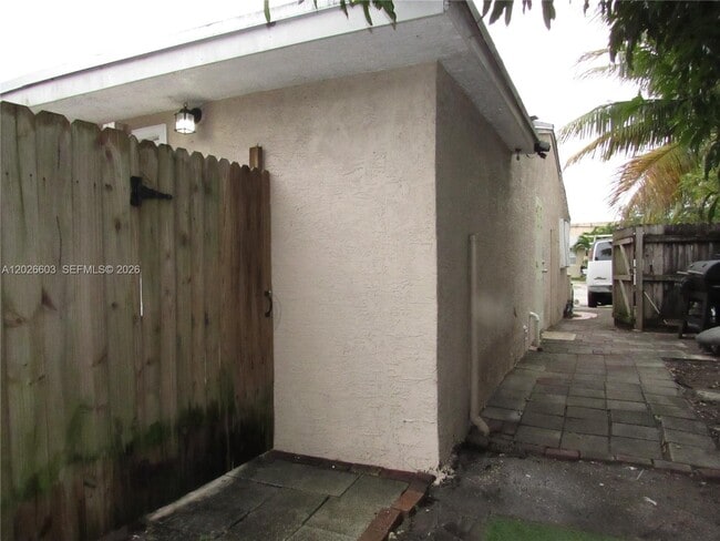 Building Photo - 2230 SW 50th Terrace