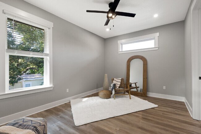 Building Photo - Charming Tampa Rental - Perfectly Located ...
