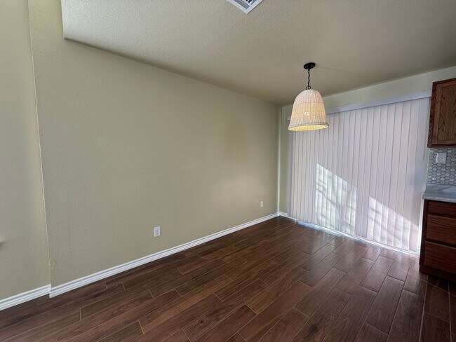 Building Photo - 1305 Fox Creek Dr