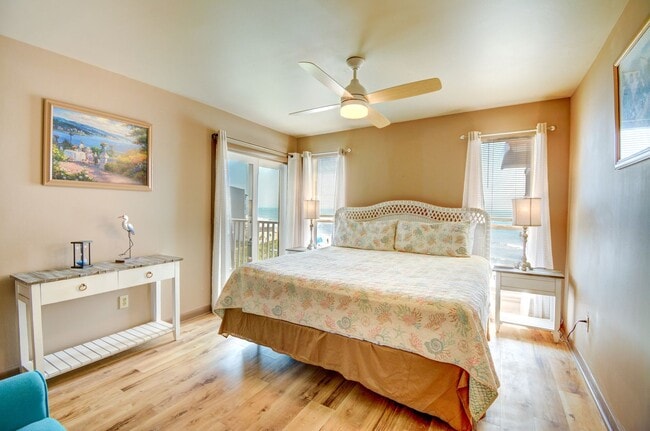 Building Photo - OCEAN FRONT *Off Season Rental* October 1s...