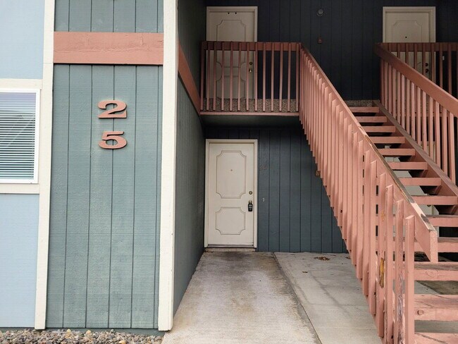 Building Photo - 146 NE Atkinson Ct