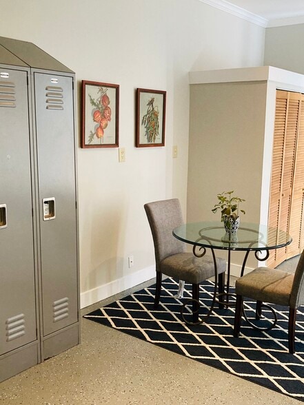 Dining area - 1615 Pomona St