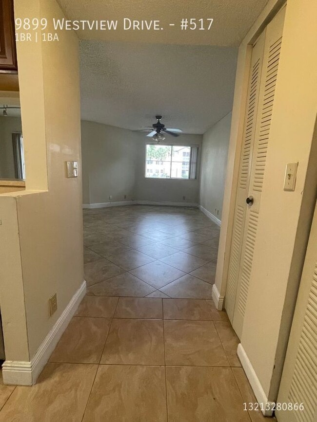 Building Photo - 9899 Westview Dr