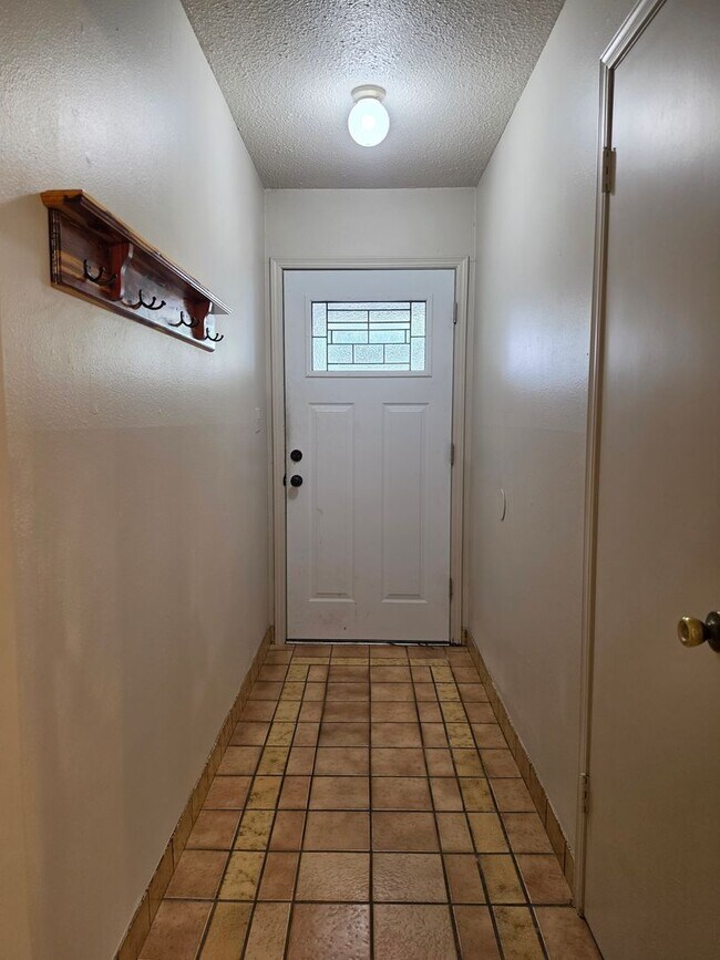 Building Photo - Cute 4 bedroom home in Shawnee