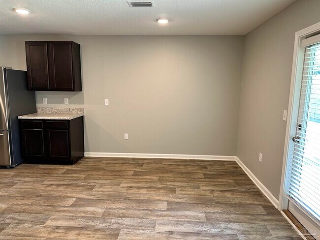 Building Photo - 7307 Single Trce