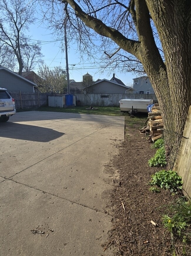 Building Photo - 246 W 14th St