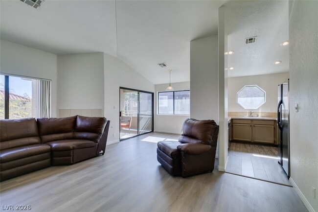 Building Photo - 5054 S Rainbow Blvd