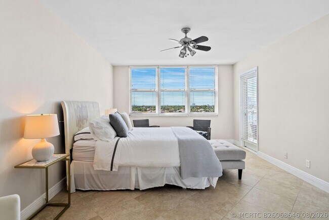 Building Photo - 511 Bayshore Dr