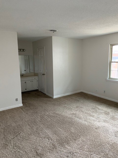 Building Photo - 4001 Anderson Rd