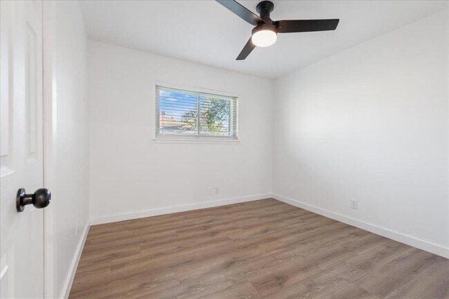 Building Photo - 5801 Cherry Creek Dr