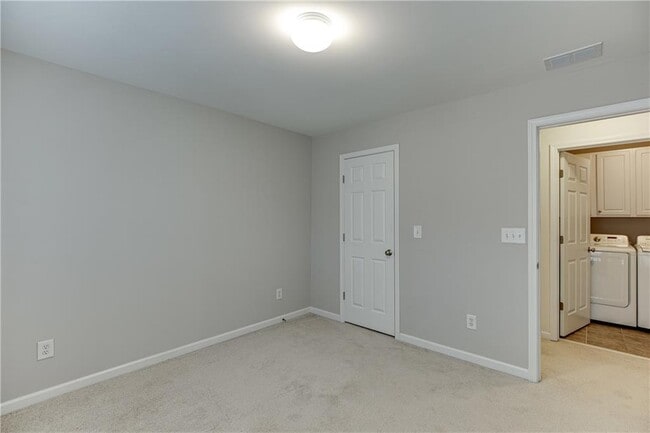 Building Photo - 2801 Loftview Square