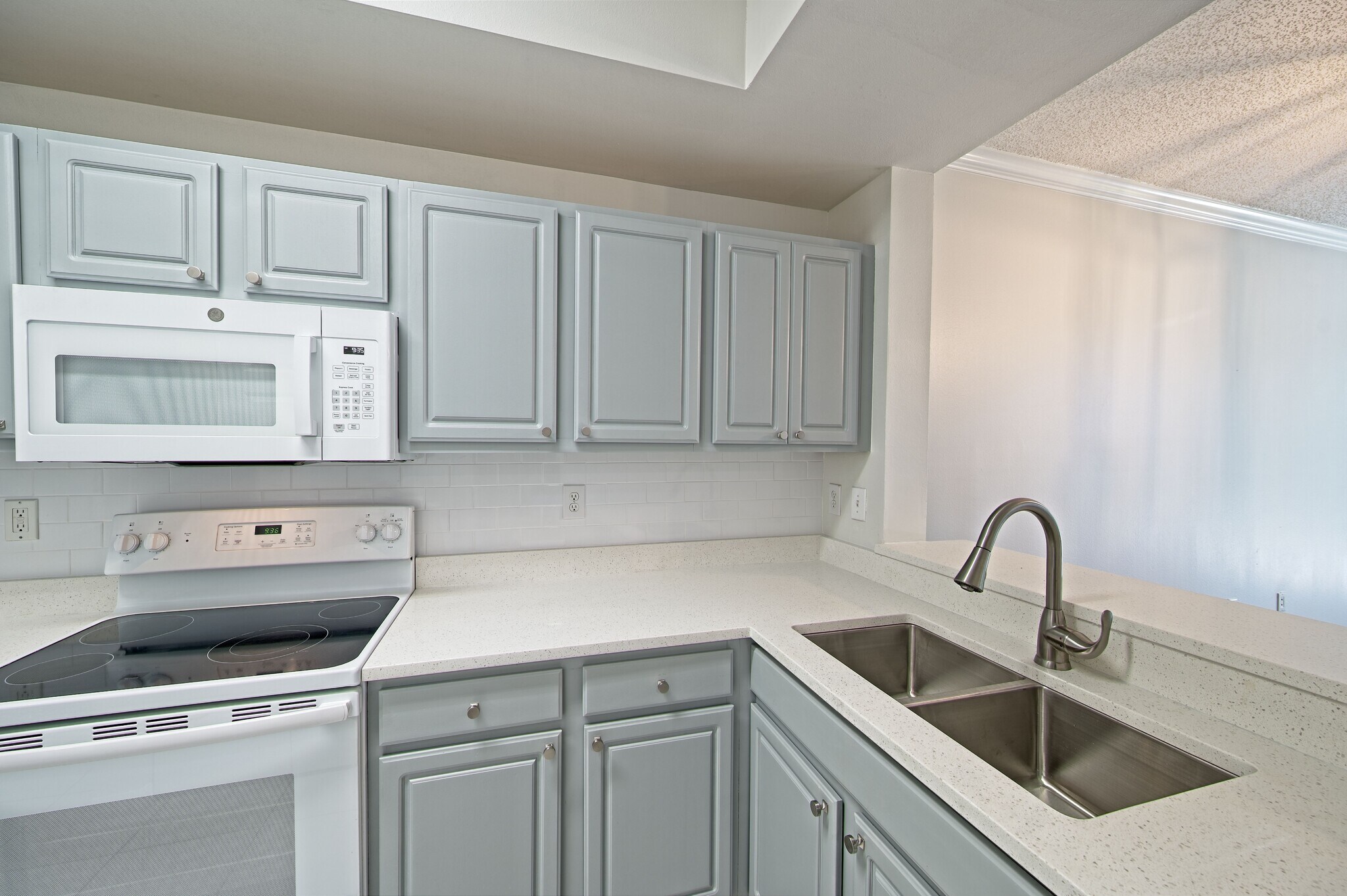 Kitchen - 5701 Bentgrass Dr