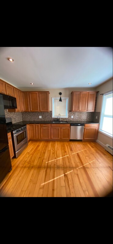 Building Photo - 44 Silver St